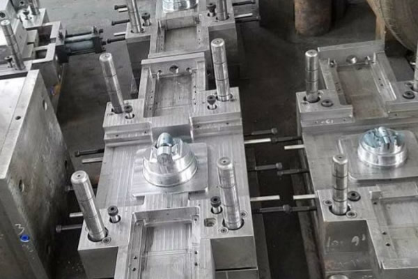 模具里面什么叫上模、下模？